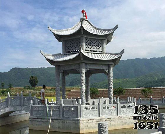 涼亭雕塑-景區湖中擺放雙層青石仿古觀景休閑涼亭雕塑 涼亭雕塑-景區湖中擺放雙層青石仿古觀景休閑涼亭雕塑高清圖片