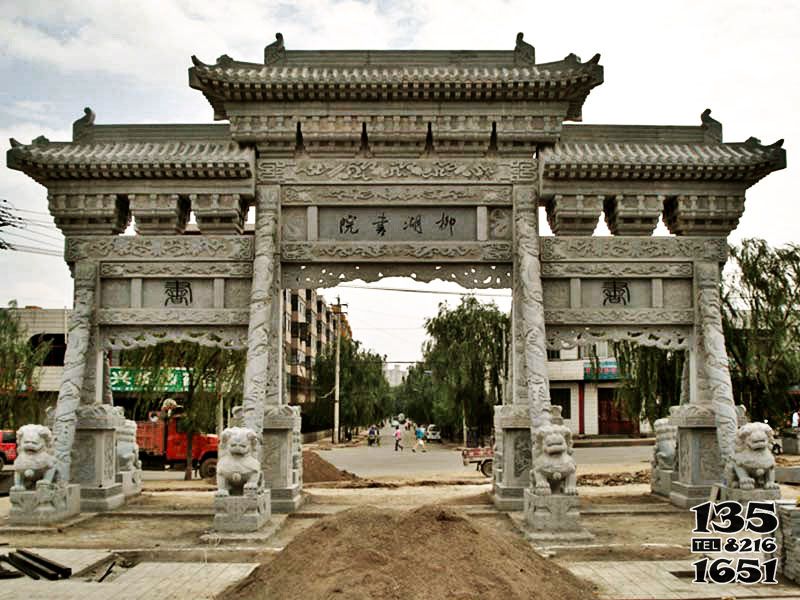 牌坊雕塑-大型青石復(fù)式農(nóng)村三門樓牌坊 牌坊雕塑-大型青石復(fù)式農(nóng)村三門樓牌坊高清圖片