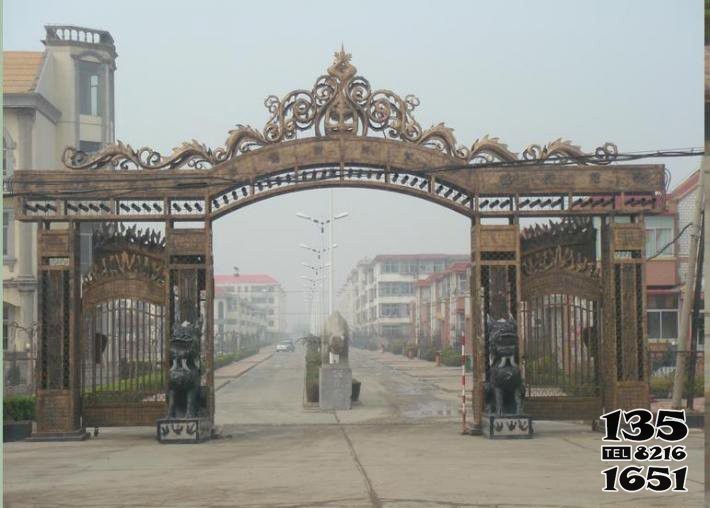 牌坊雕塑-鐵藝鏤空不銹鋼小區三門牌坊雕塑 牌坊雕塑-鐵藝鏤空不銹鋼小區三門牌坊雕塑高清圖片