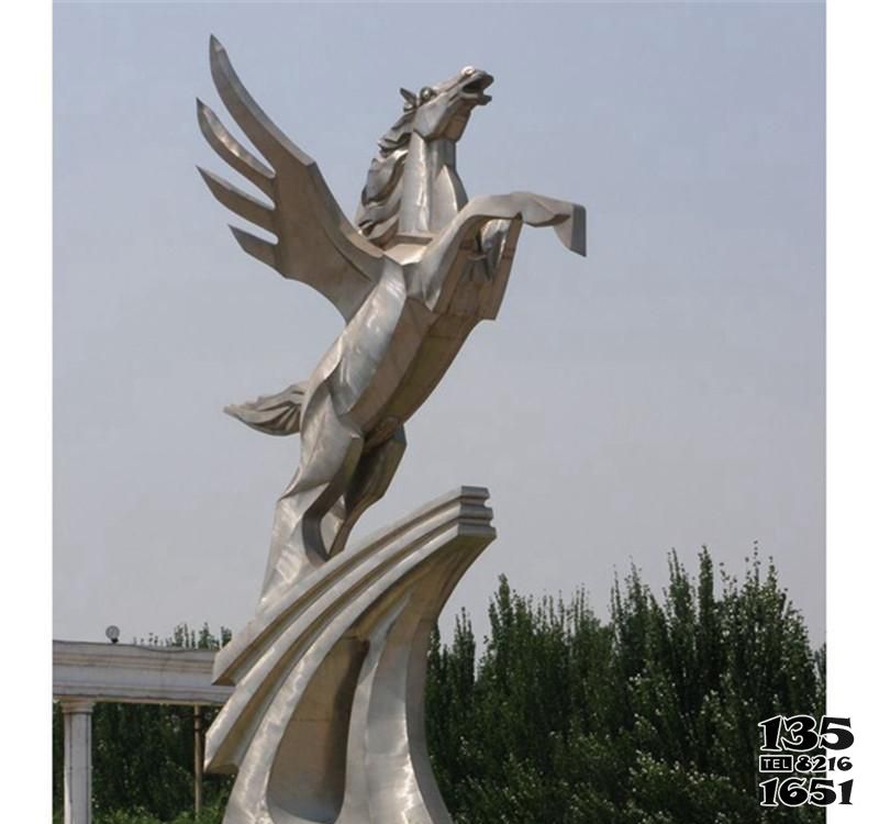飛馬雕塑-廣場(chǎng)上擺放的飛翔的玻璃鋼創(chuàng)意飛馬雕塑 飛馬雕塑-廣場(chǎng)上擺放的飛翔的玻璃鋼創(chuàng)意飛馬雕塑高清圖片