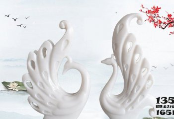孔雀雕塑-湖邊擺放的兩只相對的玻璃鋼鏤空孔雀雕塑
