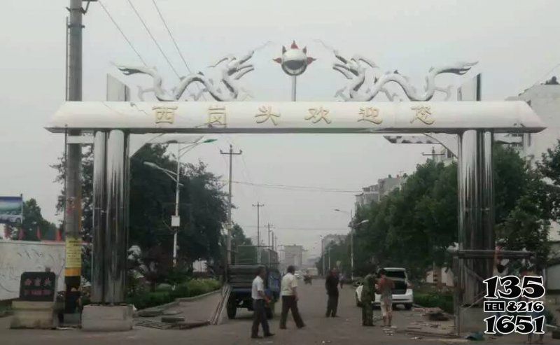 牌坊雕塑-鏡面不銹鋼雙龍戲珠牌坊村口牌坊 牌坊雕塑-鏡面不銹鋼雙龍戲珠牌坊村口牌坊高清圖片