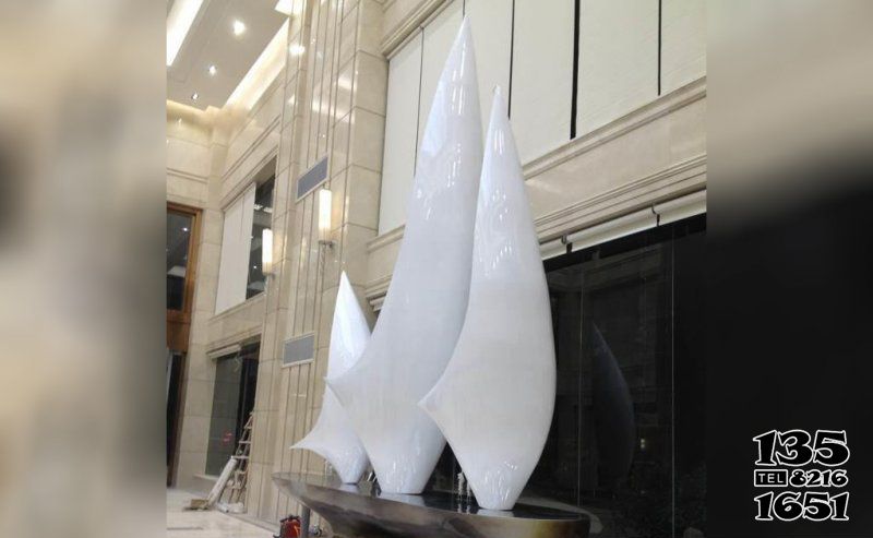船雕塑-酒店園林擺放白色船帆玻璃鋼船雕塑 船雕塑-酒店園林擺放白色船帆玻璃鋼船雕塑高清圖片