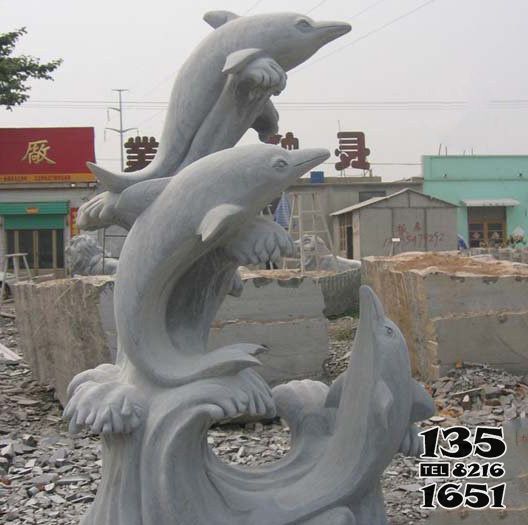 海豚雕塑-農場擺放多只石雕海豚雕塑 海豚雕塑-農場擺放多只石雕海豚雕塑高清圖片