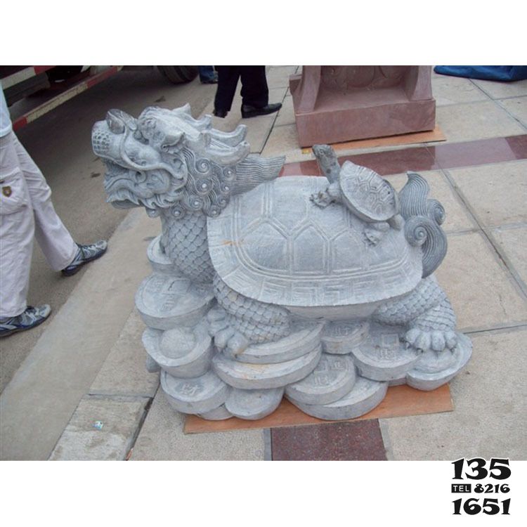 龍龜雕塑-公園里擺放的母子青石石雕創意龍龜雕塑 龍龜雕塑-公園里擺放的母子青石石雕創意龍龜雕塑高清圖片