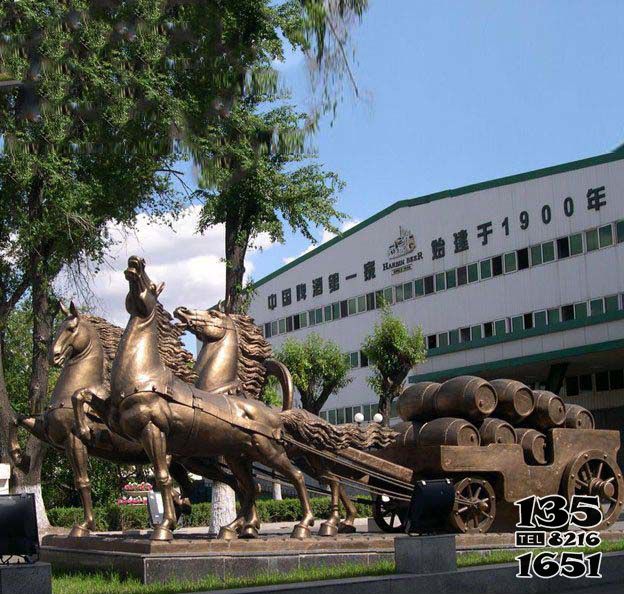 馬車雕塑-企業(yè)廣場鑄造純銅漆金馬車?yán)就榜R車雕塑 馬車雕塑-企業(yè)廣場鑄造純銅漆金馬車?yán)就榜R車雕塑高清圖片
