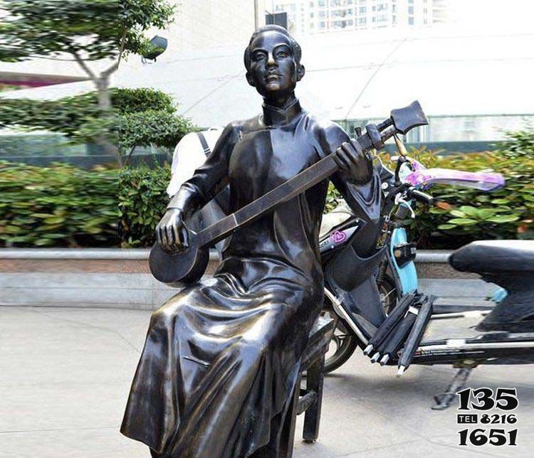 彈奏人物雕塑-步行街彈三弦的人物景觀銅雕彈雕塑 彈奏人物雕塑-步行街彈三弦的人物景觀銅雕彈雕塑高清圖片