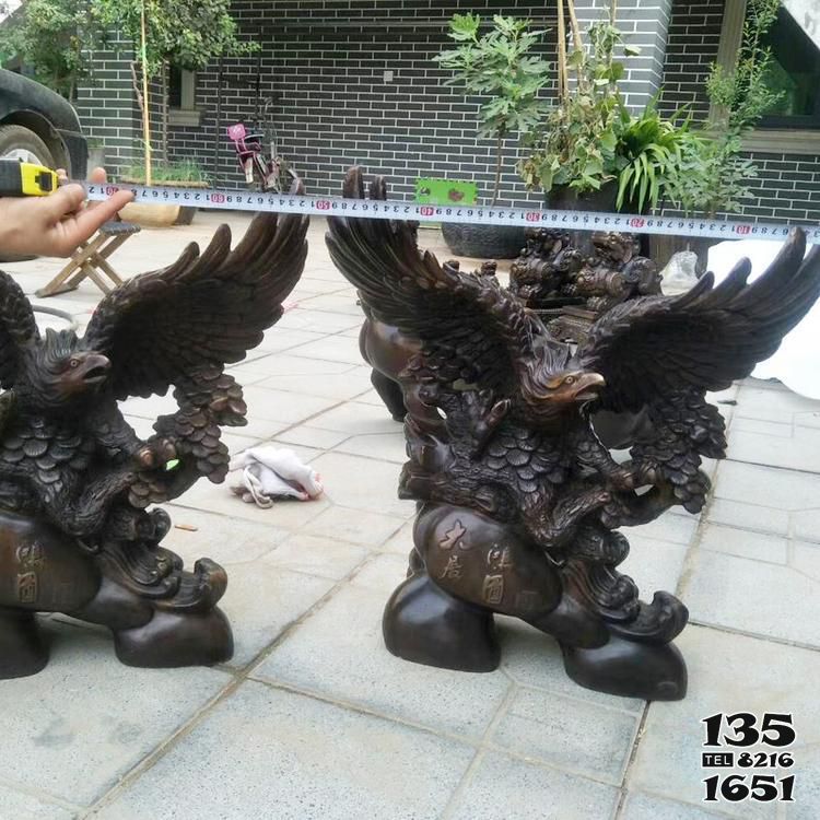 老鷹雕塑-商場擺放個性玻璃鋼老鷹雕塑 老鷹雕塑-商場擺放個性玻璃鋼老鷹雕塑高清圖片