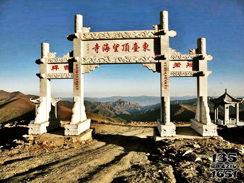 牌坊雕塑-東臺頂望海寺石柱三門雕牌坊 牌坊雕塑-東臺頂望海寺石柱三門雕牌坊高清圖片