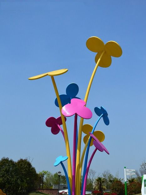 花朵雕塑-廣場公園不銹鋼童趣三色堇花朵雕塑 花朵雕塑-廣場公園不銹鋼童趣三色堇花朵雕塑高清圖片