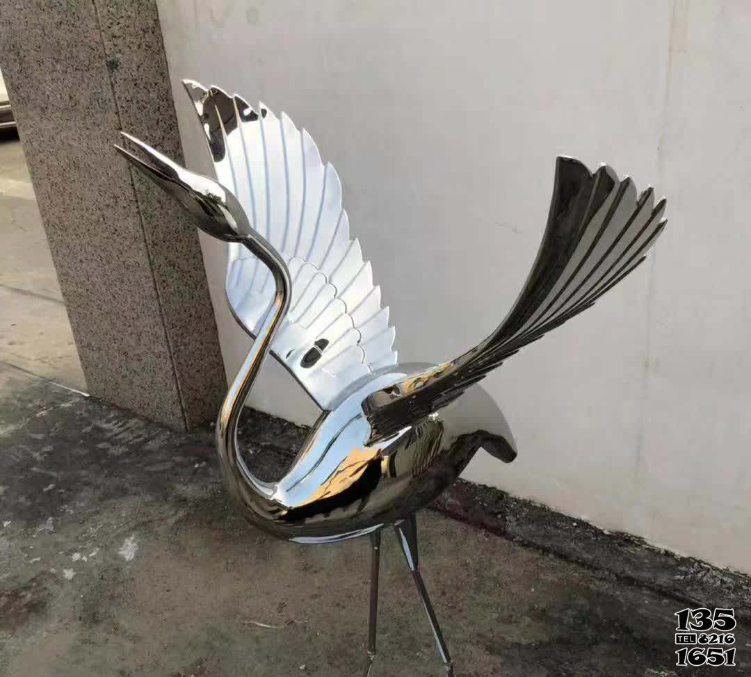 仙鶴雕塑-不銹鋼鏡面展翅鳴叫的仙鶴雕塑 仙鶴雕塑-不銹鋼鏡面展翅鳴叫的仙鶴雕塑高清圖片