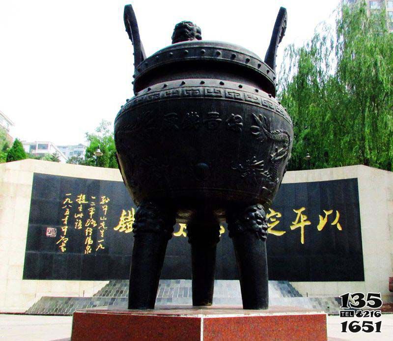 香爐雕塑-城市廣場擺放青銅圓形浮雕香爐雕塑 香爐雕塑-城市廣場擺放青銅圓形浮雕香爐雕塑高清圖片