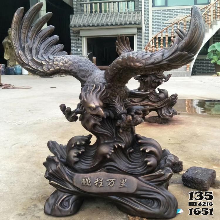 老鷹雕塑-景區擺放一只玻璃鋼程鵬萬里老鷹雕塑 老鷹雕塑-景區擺放一只玻璃鋼程鵬萬里老鷹雕塑高清圖片
