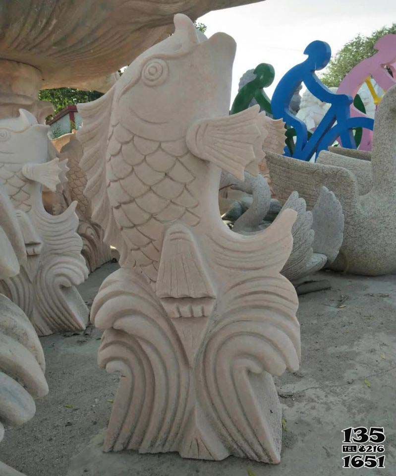 鯉魚雕塑-街道擺放的漢白玉石雕創意鯉魚雕塑 鯉魚雕塑-街道擺放的漢白玉石雕創意鯉魚雕塑高清圖片