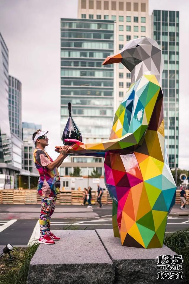 企鵝雕塑-景區街道創意玻璃鋼彩繪幾何企鵝雕塑 企鵝雕塑-景區街道創意玻璃鋼彩繪幾何企鵝雕塑高清圖片