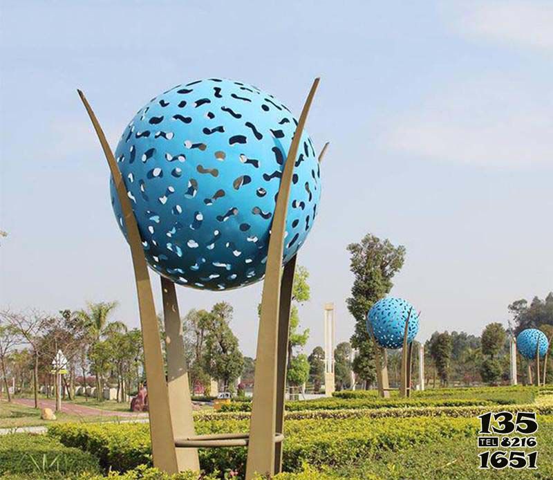 球體雕塑-公園戶外裝飾品不銹鋼鏤空藍(lán)色球體雕塑 球體雕塑-公園戶外裝飾品不銹鋼鏤空藍(lán)色球體雕塑高清圖片