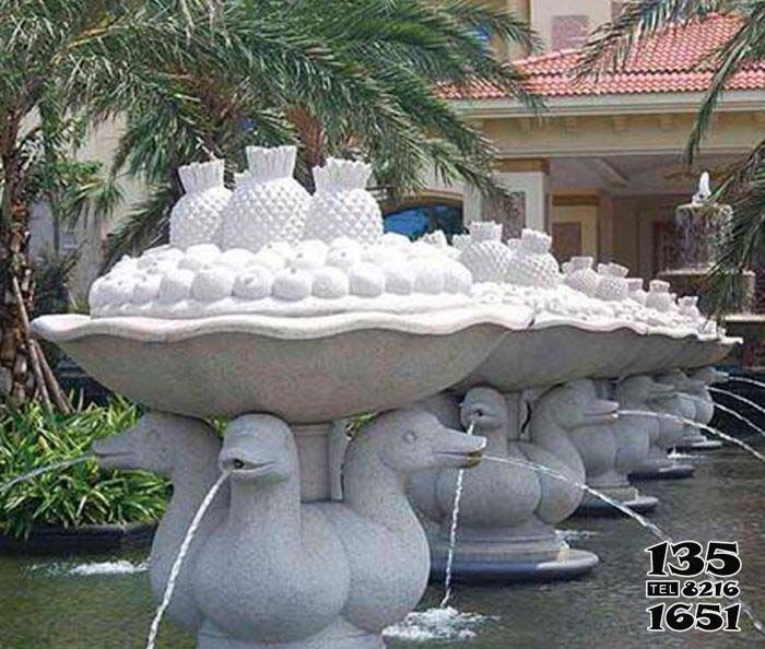 天鵝雕塑-別墅水中噴水吐水的漢白玉天鵝雕塑 天鵝雕塑-別墅水中噴水吐水的漢白玉天鵝雕塑高清圖片