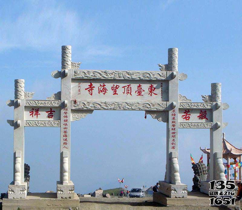 牌坊雕塑-簡(jiǎn)易景區(qū)入口擺放沖天柱石雕門牌坊 牌坊雕塑-簡(jiǎn)易景區(qū)入口擺放沖天柱石雕門牌坊高清圖片