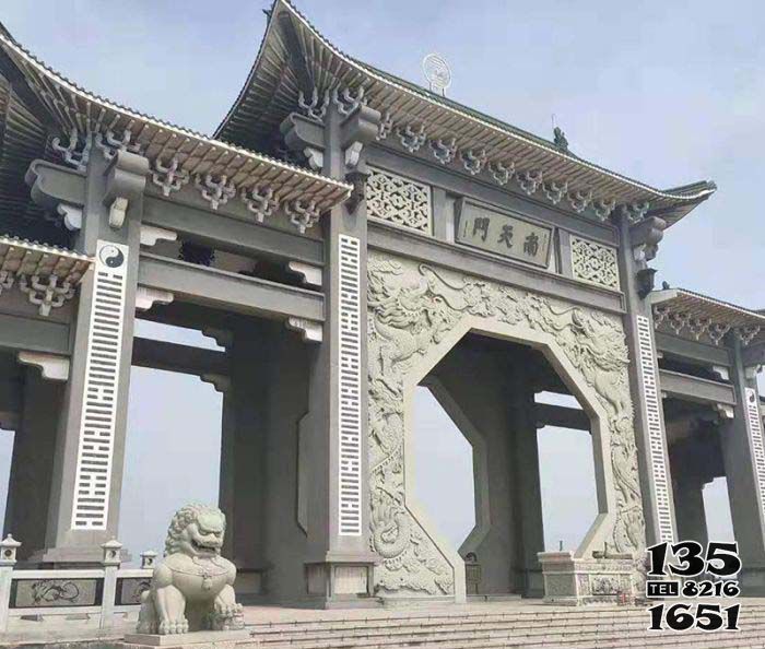牌坊雕塑-景區南天門大型復式建筑斗拱石雕牌坊 牌坊雕塑-景區南天門大型復式建筑斗拱石雕牌坊高清圖片