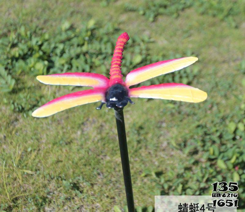 蜻蜓雕塑-池塘花壇小型紅色玻璃鋼蜻蜓雕塑 蜻蜓雕塑-池塘花壇小型紅色玻璃鋼蜻蜓雕塑高清圖片