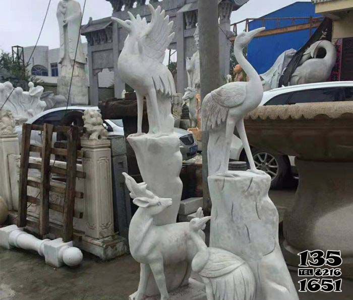 丹頂鶴雕塑-戶外景區(qū)漢白玉石雕站在樹干上的丹頂鶴雕塑 丹頂鶴雕塑-戶外景區(qū)漢白玉石雕站在樹干上的丹頂鶴雕塑高清圖片