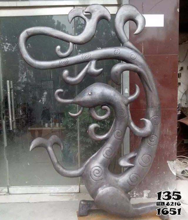 蛇雕塑-街道邊擺放的不銹鋼創意蛇雕塑 蛇雕塑-街道邊擺放的不銹鋼創意蛇雕塑高清圖片