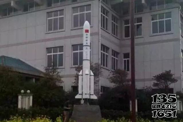 火箭雕塑-街道邊擺放的玻璃鋼彩繪火箭雕塑 火箭雕塑-街道邊擺放的玻璃鋼彩繪火箭雕塑高清圖片