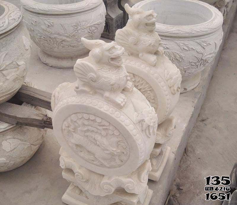 貔貅雕塑-景區(qū)庭院漢白玉石雕抱鼓石上面的貔貅雕塑 貔貅雕塑-景區(qū)庭院漢白玉石雕抱鼓石上面的貔貅雕塑高清圖片