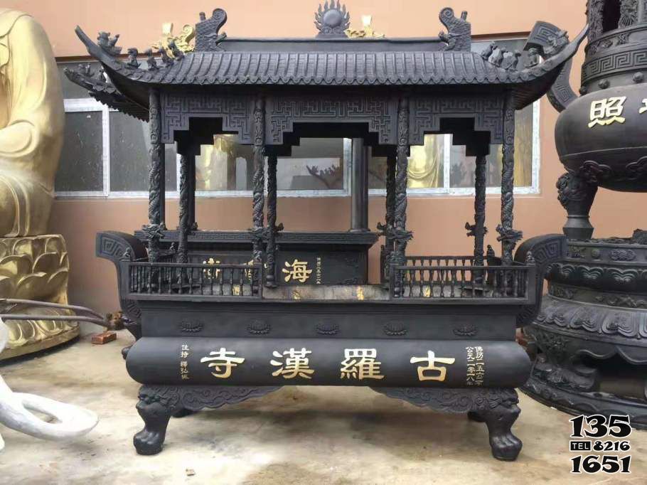香爐雕塑-寺院景觀大殿前擺放鑄鐵長形浮雕香爐雕塑 香爐雕塑-寺院景觀大殿前擺放鑄鐵長形浮雕香爐雕塑高清圖片