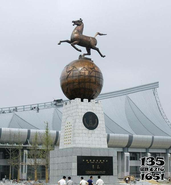 地球儀雕塑-機場創意黃銅噴漆烤漆奔騰地馬兒地球儀雕塑 地球儀雕塑-機場創意黃銅噴漆烤漆奔騰地馬兒地球儀雕塑高清圖片