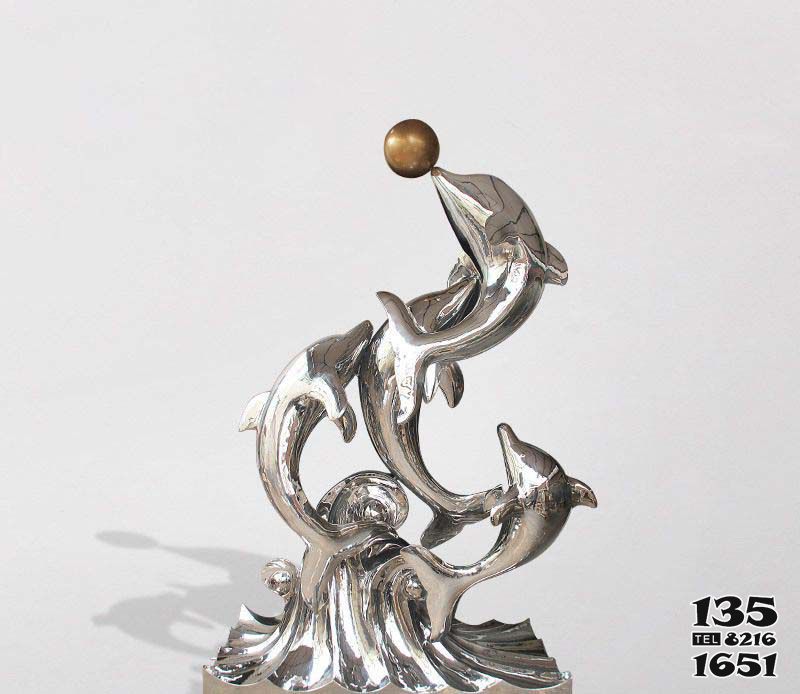 海豚雕塑-海邊一群玩耍搶球的不銹鋼海豚雕塑 海豚雕塑-海邊一群玩耍搶球的不銹鋼海豚雕塑高清圖片