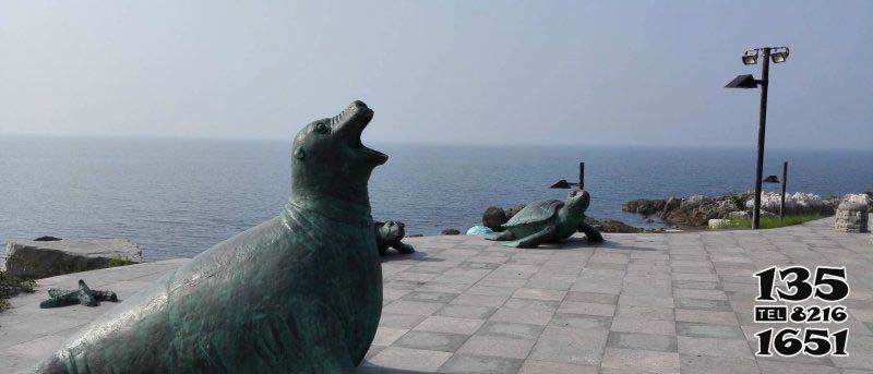 海豹雕塑-廣場擺放的仰天長嘯的青石石雕創意海豹雕塑 海豹雕塑-廣場擺放的仰天長嘯的青石石雕創意海豹雕塑高清圖片