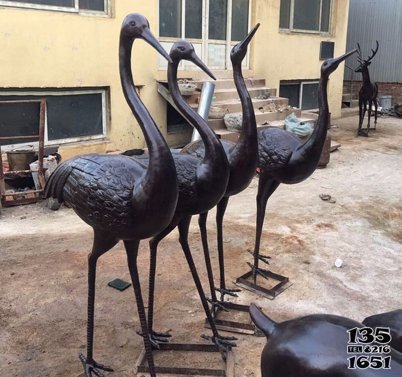 丹頂鶴雕塑-公園景區大型景觀裝飾品銅雕丹頂鶴雕塑高清圖片