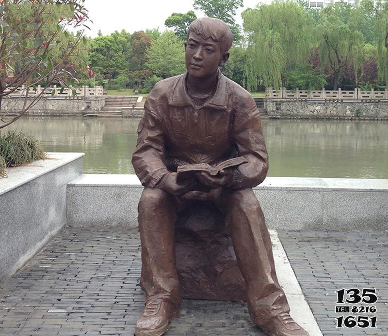 讀書雕塑-公園廣場銅雕坐著的讀書雕塑 讀書雕塑-公園廣場銅雕坐著的讀書雕塑高清圖片