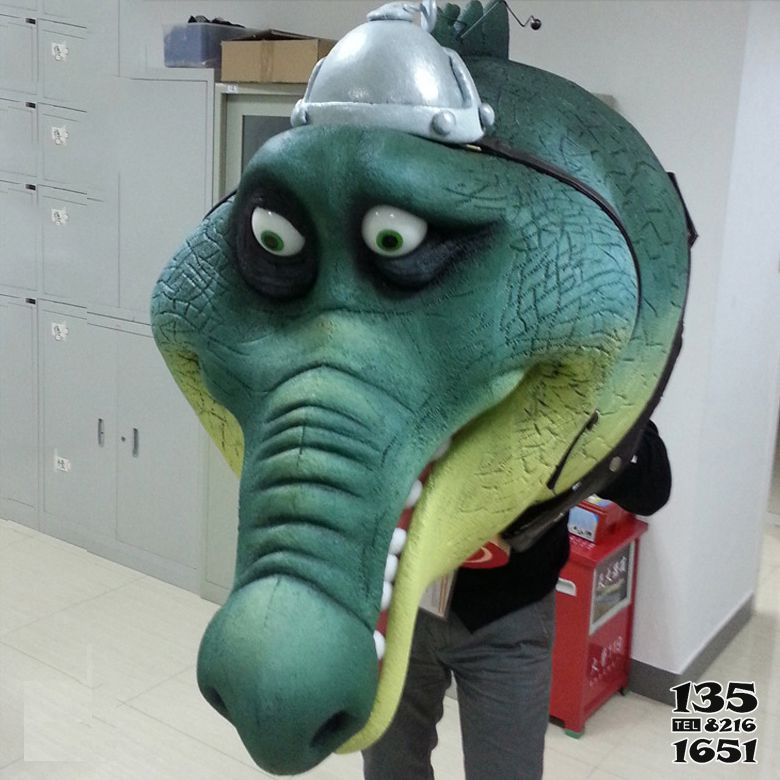 鱷魚(yú)雕塑-商場(chǎng)擺放的玻璃鋼卡通鱷魚(yú)雕塑 鱷魚(yú)雕塑-商場(chǎng)擺放的玻璃鋼卡通鱷魚(yú)雕塑高清圖片