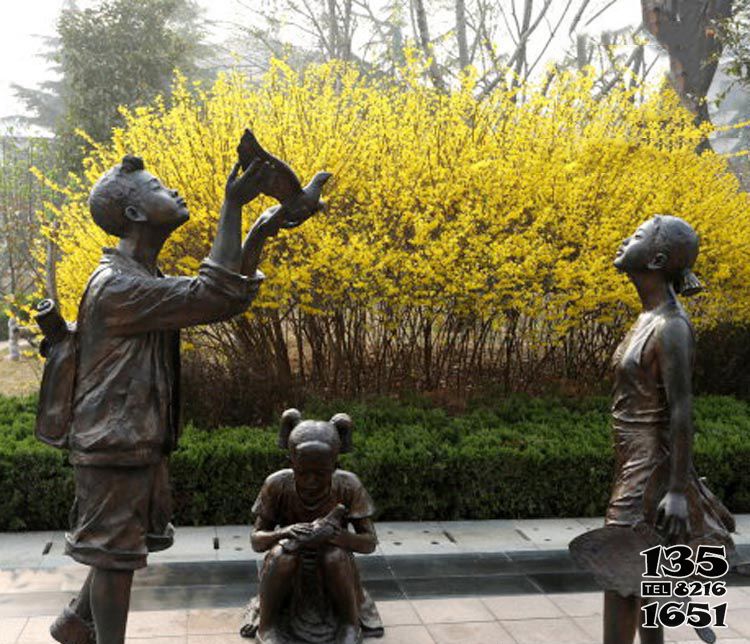 兒童雕塑-公園銅雕放風箏的兒童雕塑 兒童雕塑-公園銅雕放風箏的兒童雕塑高清圖片