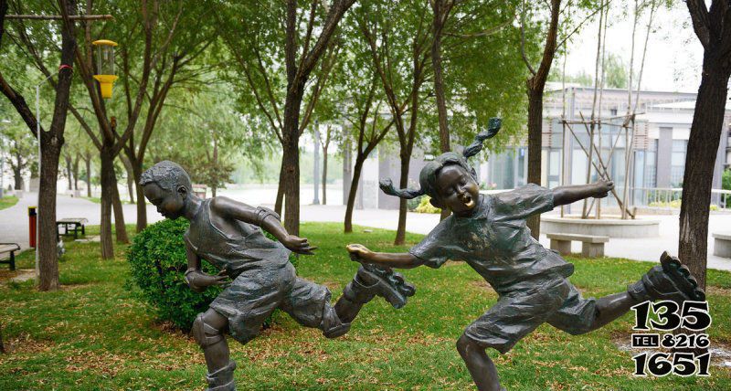 兒童雕塑-公園銅雕小孩子玩耍輪滑的兒童雕塑 兒童雕塑-公園銅雕小孩子玩耍輪滑的兒童雕塑高清圖片