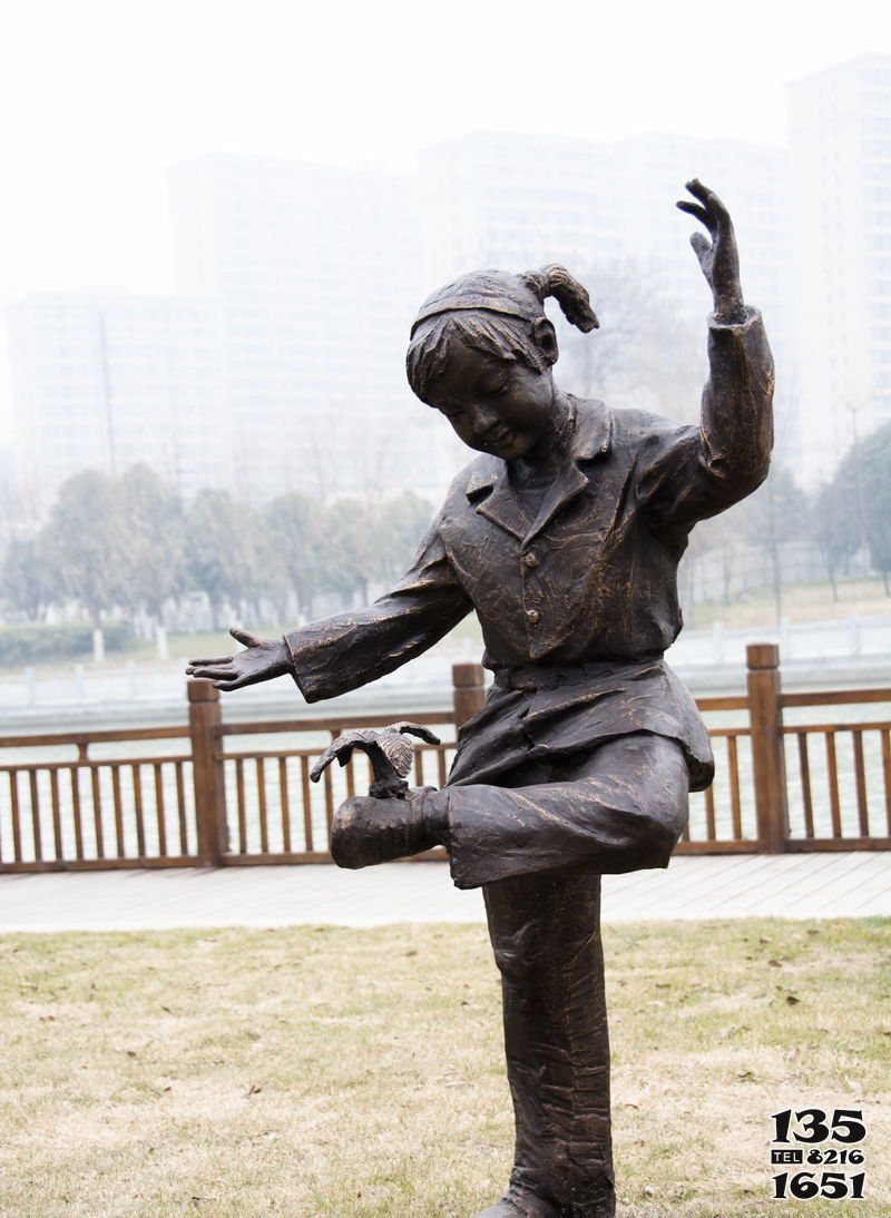 兒童雕塑-公園銅雕小女孩踢毽子人物景觀兒童雕塑 兒童雕塑-公園銅雕小女孩踢毽子人物景觀兒童雕塑