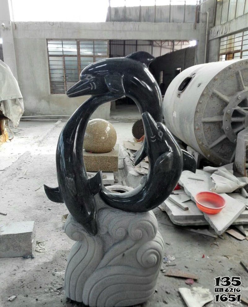 海豚雕塑-場內三只黑色石雕海豚雕塑 海豚雕塑-場內三只黑色石雕海豚雕塑高清圖片