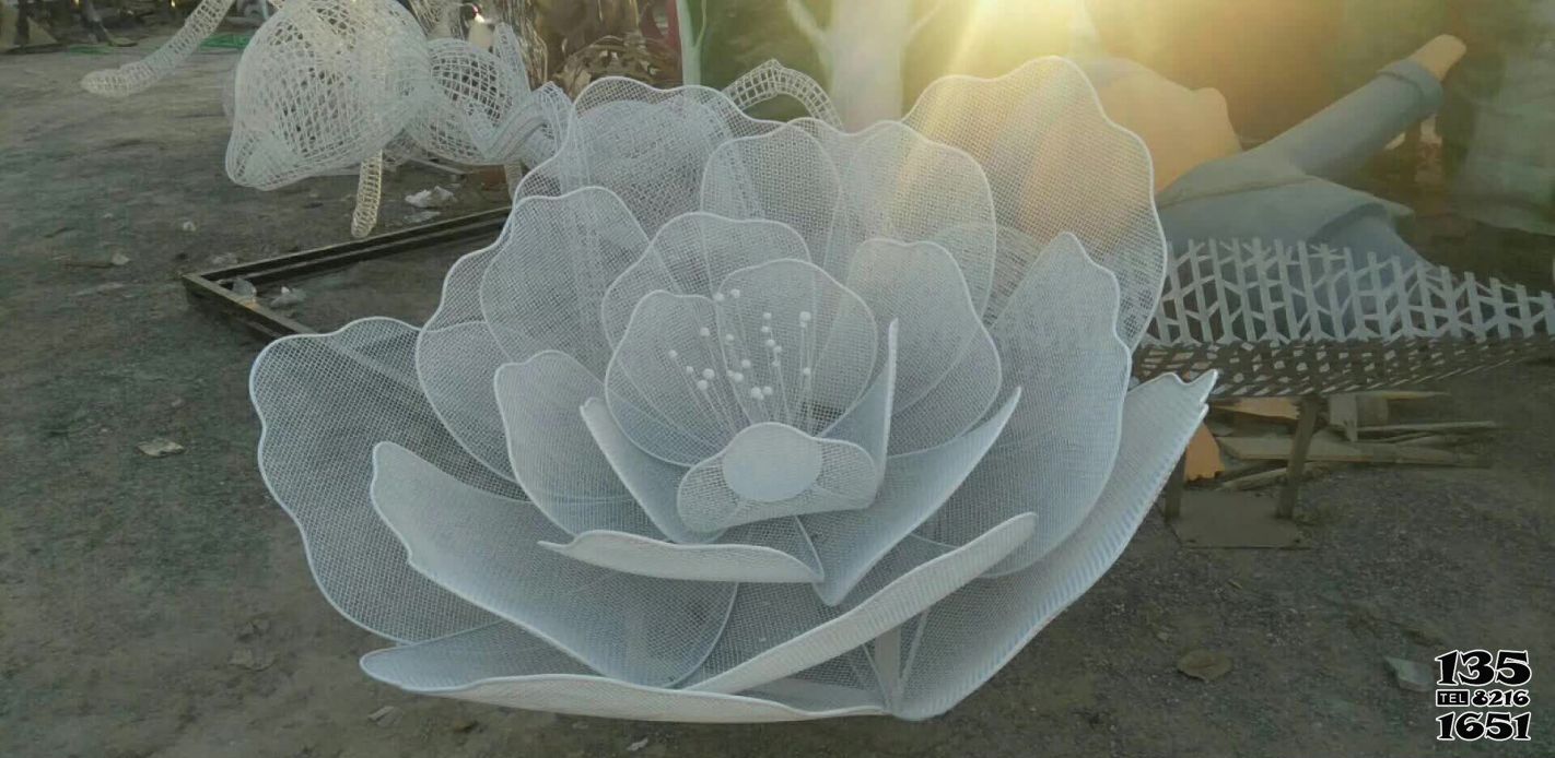 花朵雕塑-公園創(chuàng)意不銹鋼鏤空花朵雕塑 花朵雕塑-公園創(chuàng)意不銹鋼鏤空花朵雕塑高清圖片