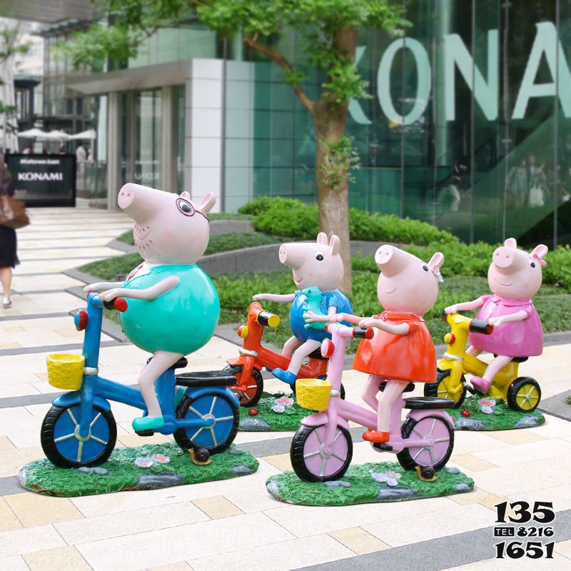 卡通雕塑-學校公園小豬騎車一家玻璃鋼雕塑 卡通雕塑-學校公園小豬騎車一家玻璃鋼雕塑高清圖片