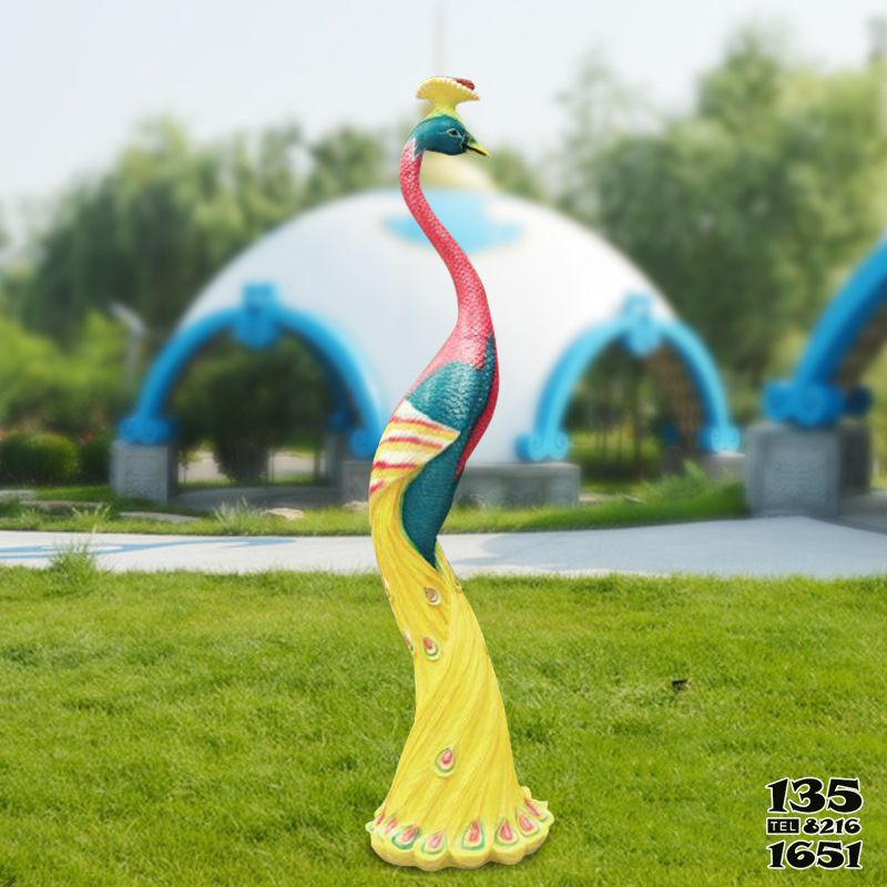 孔雀雕塑-草地上卷著尾巴的玻璃鋼彩繪孔雀雕塑 孔雀雕塑-草地上卷著尾巴的玻璃鋼彩繪孔雀雕塑高清圖片