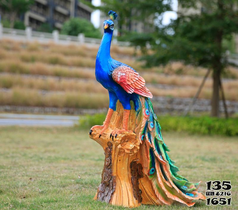 孔雀雕塑-公園街道擺放的玻璃鋼彩繪孔雀雕塑 孔雀雕塑-公園街道擺放的玻璃鋼彩繪孔雀雕塑高清圖片