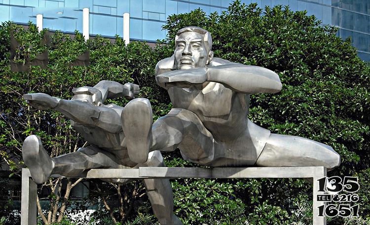 跨欄雕塑-園林景觀鏡面不銹鋼跨欄人物系列雕塑 跨欄雕塑-園林景觀鏡面不銹鋼跨欄人物系列雕塑高清圖片