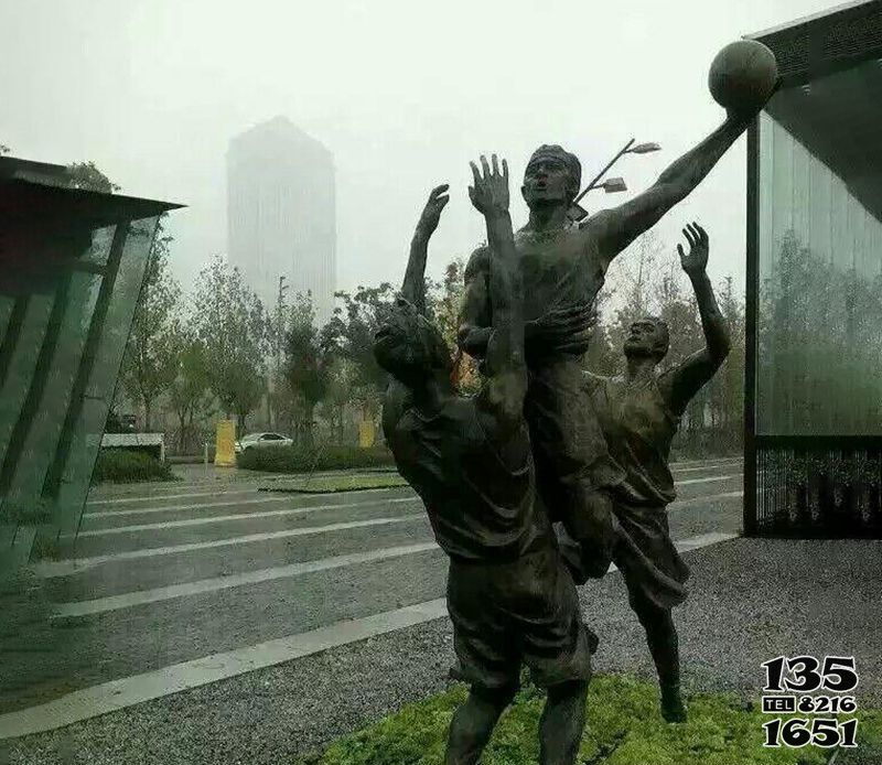 籃球雕塑-打籃球運動公園人物仿銅雕塑 籃球雕塑-打籃球運動公園人物仿銅雕塑高清圖片