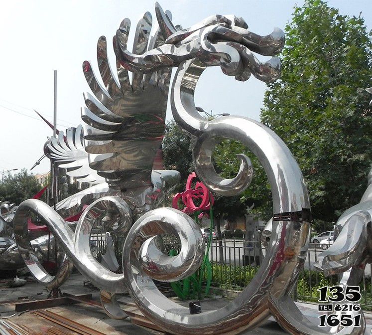 龍雕塑公園景區不銹鋼鏡面抽象龍雕塑 龍雕塑公園景區不銹鋼鏡面抽象龍雕塑高清圖片
