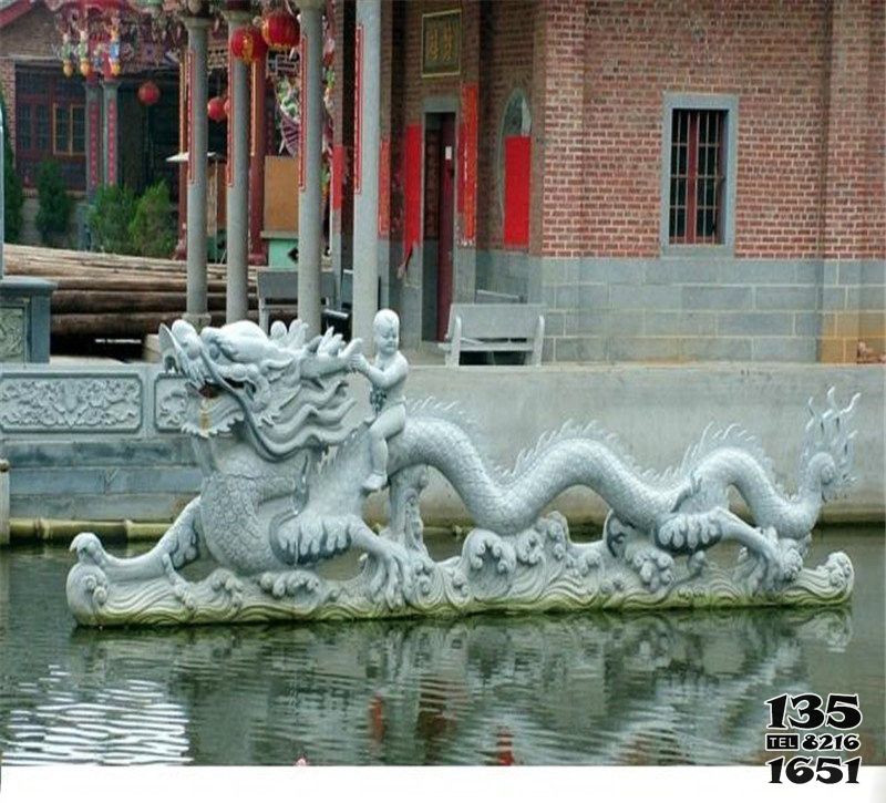 龍雕塑-景區(qū)池塘中大理石石雕小孩騎龍雕塑 龍雕塑-景區(qū)池塘中大理石石雕小孩騎龍雕塑高清圖片