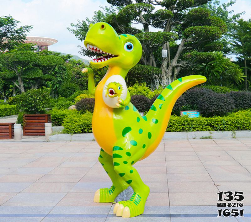 恐龍雕塑-公園玻璃鋼綠色的拿蛋恐龍雕塑 恐龍雕塑-公園玻璃鋼綠色的拿蛋恐龍雕塑高清圖片