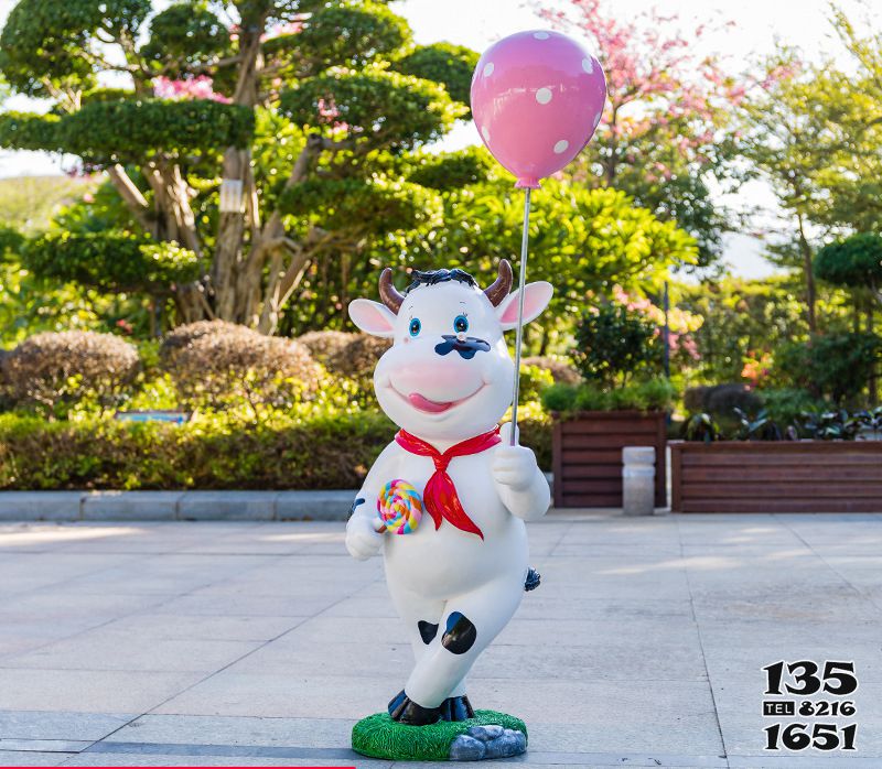 牛雕塑-幼兒園一只拿粉色氣球的玻璃鋼卡通牛雕塑 牛雕塑-幼兒園一只拿粉色氣球的玻璃鋼卡通牛雕塑高清圖片