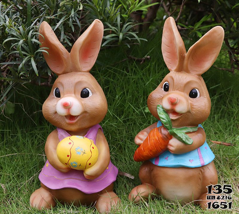 兔子雕塑-幼兒園兩只小號的玻璃鋼彩繪兔子雕塑 兔子雕塑-幼兒園兩只小號的玻璃鋼彩繪兔子雕塑高清圖片